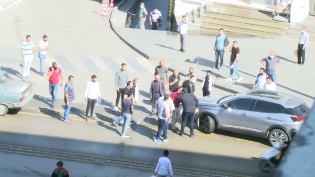 Erzurum’da trafik kazası yumruklu kavgaya dönüştü