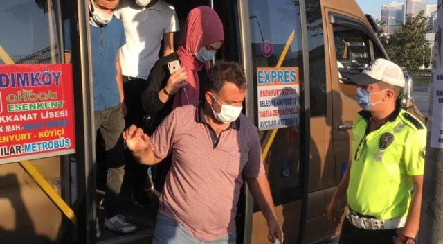 İstanbul'da 12 kişi kapasiteli aracında 33 yolcu taşıyan minibüsçüye ceza kesildi İstanbul'da 12 kişi kapasiteli aracında 33 yolcu taşıyan minibüsçüye ceza kesildi
