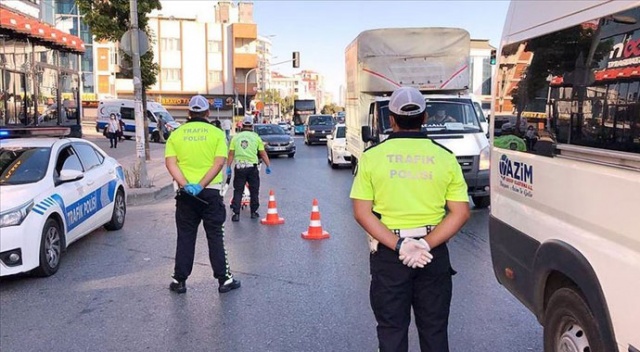 İstanbul'da araçlarda Covid-19 denetimi İstanbul'da araçlarda Covid-19 denetimi