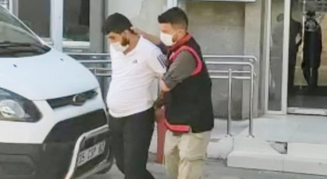 İzmir'deki cinayetle ilgili 2 şüpheli tutuklandı İzmir'deki cinayetle ilgili 2 şüpheli tutuklandı