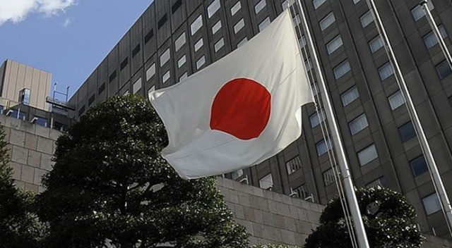 Japonya’da Abe&#039;nin sağ kolu adaylığını açıkladı