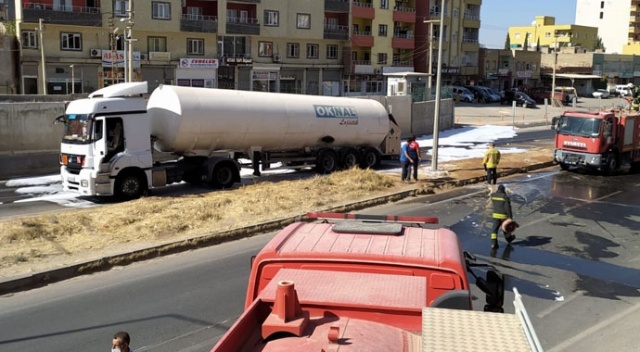Kaza geçiren azot yüklü tanker korkuttu Kaza geçiren azot yüklü tanker korkuttu