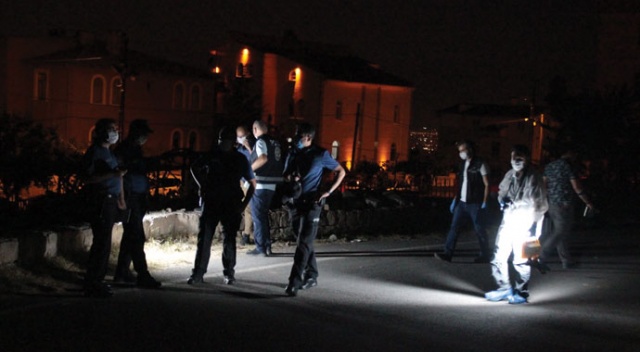 Komşuların kavgası kanlı bitti: 2 yaralı Komşuların kavgası kanlı bitti: 2 yaralı