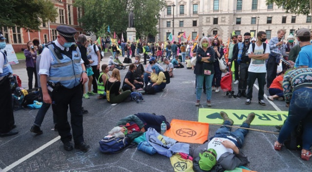Londra&#039;da iklim protestoları başladı