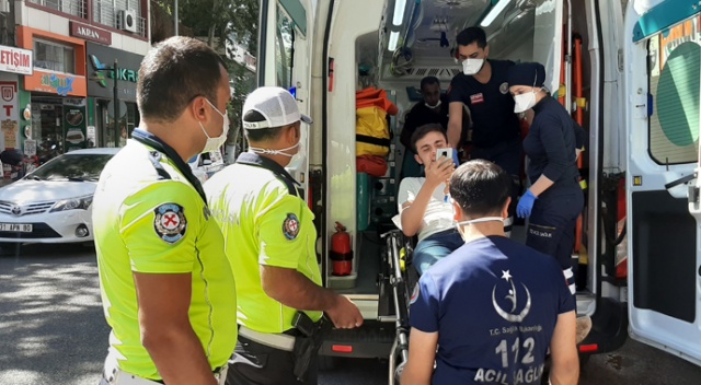 Motosiklet yayaya çarptı: 2 yaralı Motosiklet yayaya çarptı: 2 yaralı