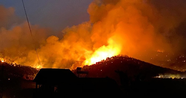 Nallıhan’da orman yangını devam ediyor Nallıhan’da orman yangını devam ediyor