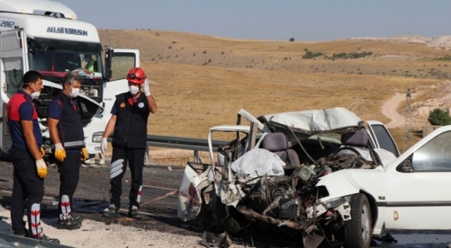 Nevşehir'de tır ile otomobil çarpıştı: 2 ölü Nevşehir'de tır ile otomobil çarpıştı: 2 ölü