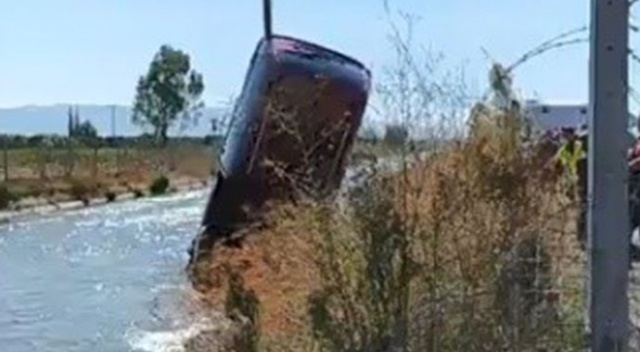 Otomobil sulama kanalına uçtu: 1 ölü Otomobil sulama kanalına uçtu: 1 ölü