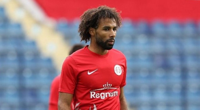 Sangare Kartal oluyor Sangare Kartal oluyor