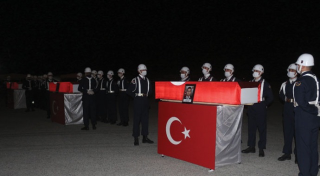 Şehit askerlere uğurlama töreni