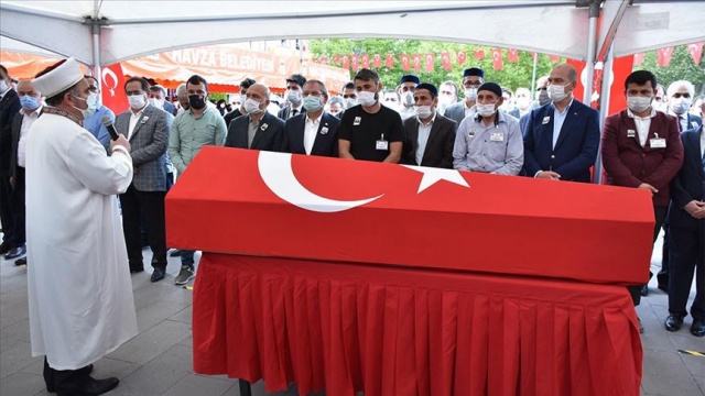 Şehit Yüzbaşı Mahmut Top Samsun'da son yolculuğuna uğurlandı Şehit Yüzbaşı Mahmut Top Samsun'da son yolculuğuna uğurlandı