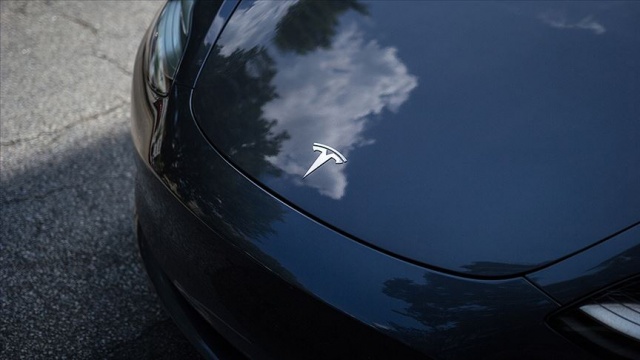 Tesla'dan 5 milyar dolarlık hisse satışı Tesla'dan 5 milyar dolarlık hisse satışı