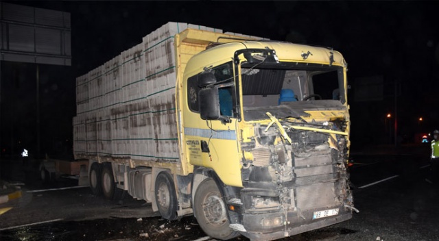 Yolcu otobüsü ile kamyon çarpıştı: 4 yaralı