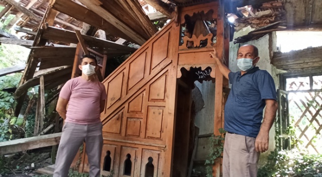 300 yıllık tarihi caminin kubbesi göçtü, içi çürüdü