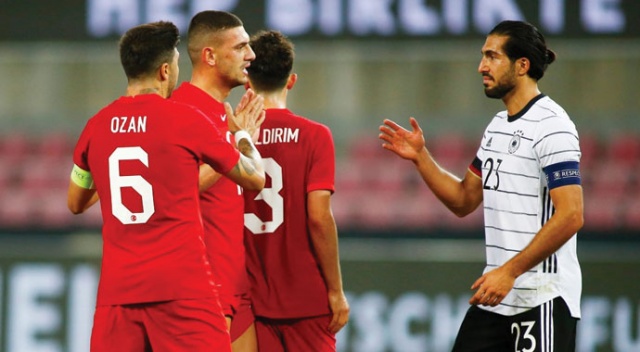 Almanya - Türkiye maçında Emre Can tepki çekti! Almanya - Türkiye maçında Emre Can tepki çekti!