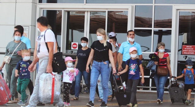 Antalya'ya ekim ayının ilk haftasında 250 bin turist geldi Antalya'ya ekim ayının ilk haftasında 250 bin turist geldi