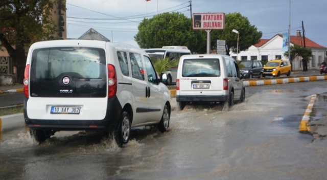Ayvalık’ta yağış ve lodos hayatı olumsuz etkiledi