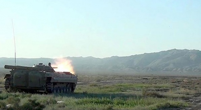 Azerbaycan ordusu, Ermenistan'a ait İHA'yı düşürdü Azerbaycan ordusu, Ermenistan'a ait İHA'yı düşürdü