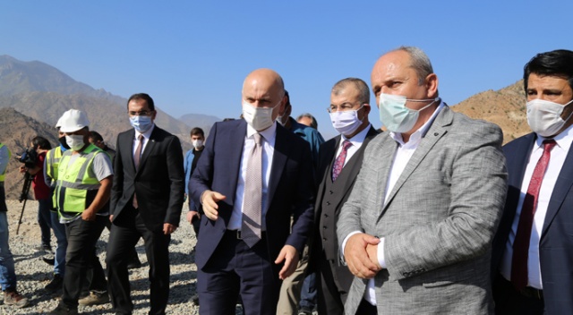 Bakan Karaismailoğlu Yusufeli'nde incelemelerde bulundu Bakan Karaismailoğlu Yusufeli'nde incelemelerde bulundu