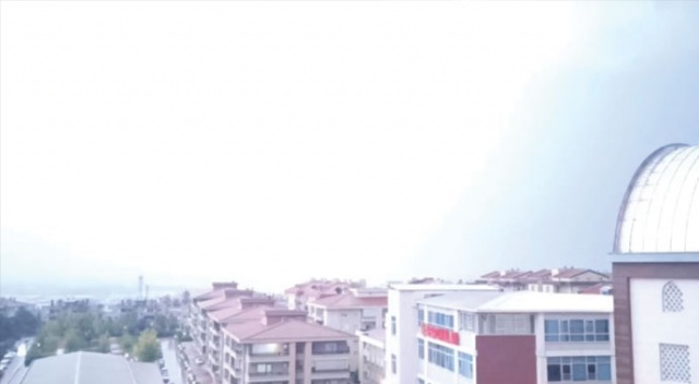 Bursa’da şimşekler geceyi gündüze çevirdi