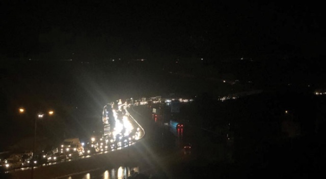 Bursa’da yağış nedeniyle kilometrelerce kuyruk oluştu
