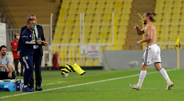 Caner Erkin&#039;den taraftarların tepkisini çeken hareket