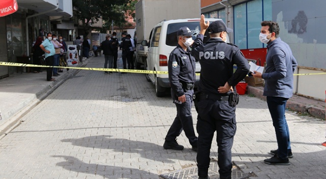Çocuklarını almaya gelen karısına kurşun yağdırdı! Çocuklarını almaya gelen karısına kurşun yağdırdı!