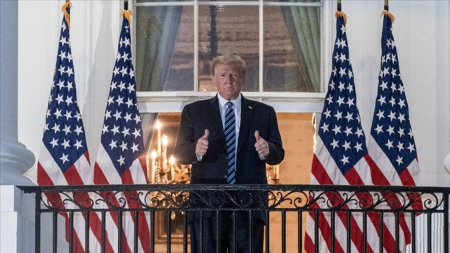 Covid-19 tedavisi devam eden Trump'ın Oval Ofis'e gitmesi tepki çekti Covid-19 tedavisi devam eden Trump'ın Oval Ofis'e gitmesi tepki çekti