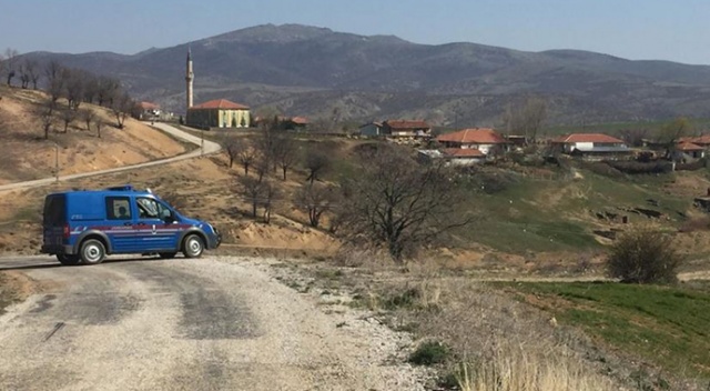 Covid-19 testi pozitif çıkan kişi köy meydanında gezerken yakalandı Covid-19 testi pozitif çıkan kişi köy meydanında gezerken yakalandı