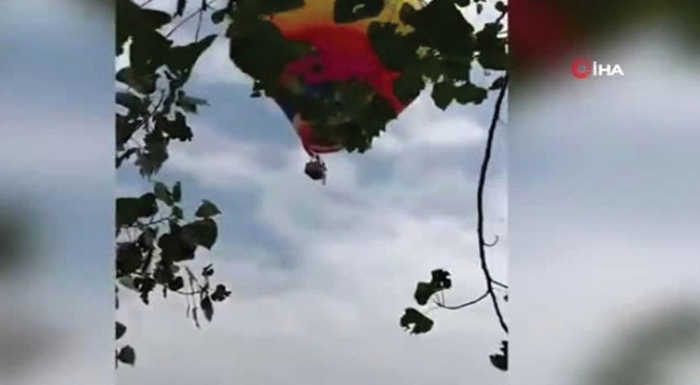 Dehşete düşüren anlar! Sıcak hava balonunun sepetine asılı kaldı, metrelerce yüksekten yere çakıldı Dehşete düşüren anlar! Sıcak hava balonunun sepetine asılı kaldı, metrelerce yüksekten yere çakıldı