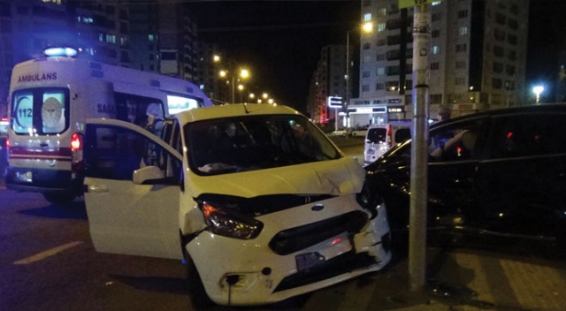 Diyarbakır’da aşırı hız ve dikkatsizlik kazaya neden oldu: 6 yaralı Diyarbakır’da aşırı hız ve dikkatsizlik kazaya neden oldu: 6 yaralı
