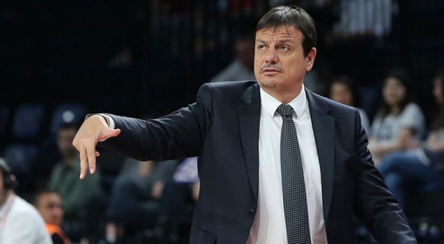 Ergin Ataman: Kazanmak için az top kaybı yapmalı ve kontrollü hücum etmeliyiz