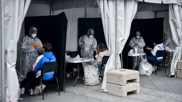 Fransa&#039;da Covid-19 günlük vaka sayısında bir rekor daha kırıldı
