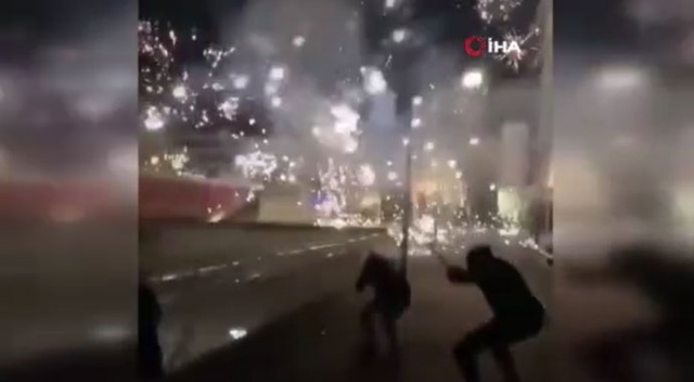 Fransa’da karakola havai fişekli saldırı