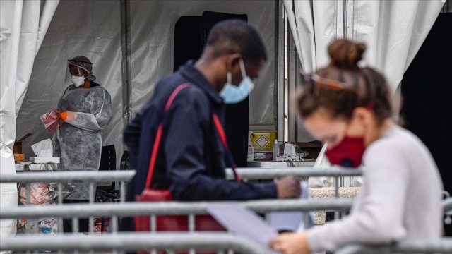 Fransa'da son 24 saatte 18 bin 129 yeni Covid-19 vakası saptandı