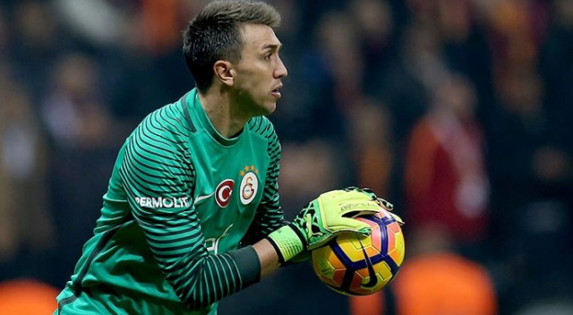 Galatasaray'da Muslera'nın lisansı çıkartılmadı Galatasaray'da Muslera'nın lisansı çıkartılmadı