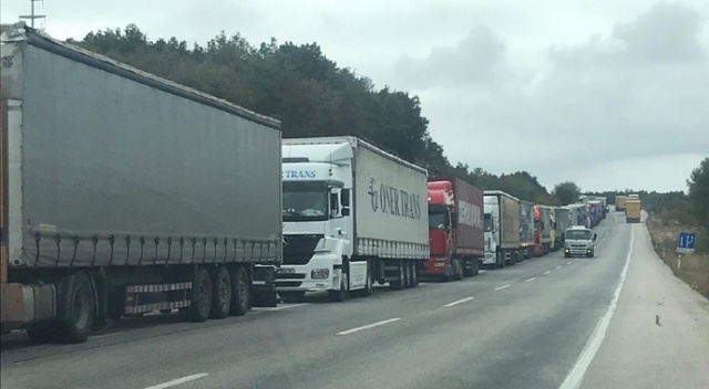 Hamzabeyli Sınır Kapısı’nda tır kuyruğu 23 kilometre
