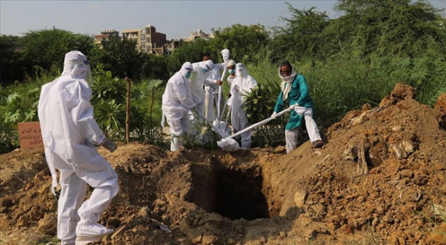 Hindistan&#039;da Covid-19&#039;dan son 24 saatte 964 kişi öldü