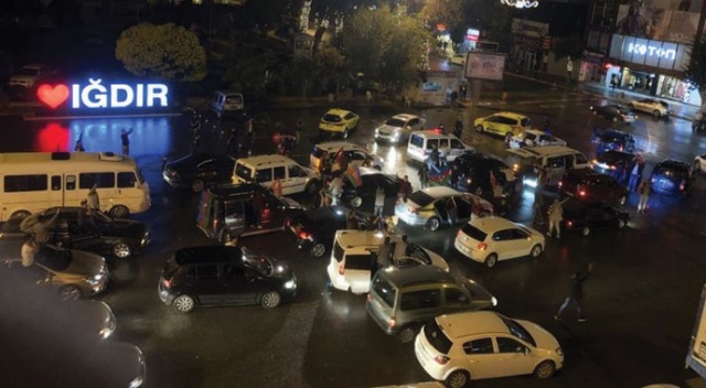 Iğdırlılar, Azerbaycan’a destek için araçlarıyla konvoy oluşturup şehir turu attı