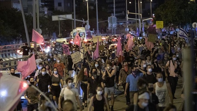 İsrail’deki Netanyahu karşıtı gösteriler kısıtlamalara rağmen sürüyor İsrail’deki Netanyahu karşıtı gösteriler kısıtlamalara rağmen sürüyor