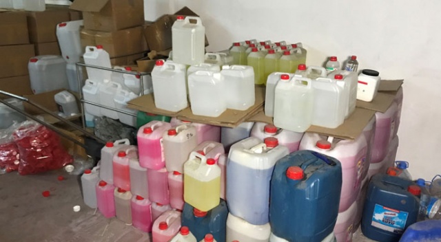 İstanbul'da sahte içki operasyonu: 7 ton etil alkol ele geçirildi İstanbul'da sahte içki operasyonu: 7 ton etil alkol ele geçirildi