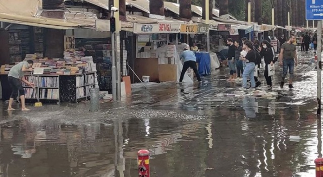 İzmir'de sağanak hayatı olumsuz etkiledi