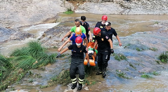 Kayalıklardan düşen şahsın yardımına AFAD koştu