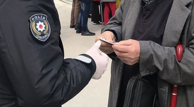 Kocaeli'de Covid-19 tedbirlerine uymayan 251 kişiye para cezası Kocaeli'de Covid-19 tedbirlerine uymayan 251 kişiye para cezası