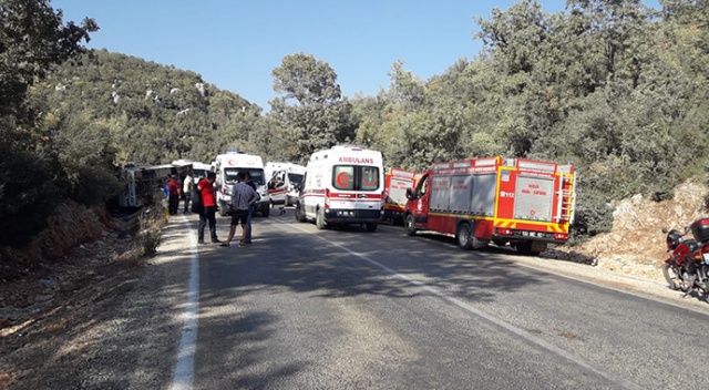 Mersin'de midibüs devrildi: 1 ölü, çok sayıda yaralı var