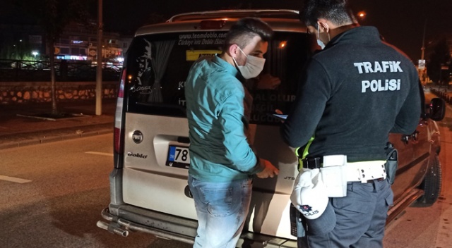 Polis denetimini gören sürücü aracını bırakıp kaçtı Polis denetimini gören sürücü aracını bırakıp kaçtı