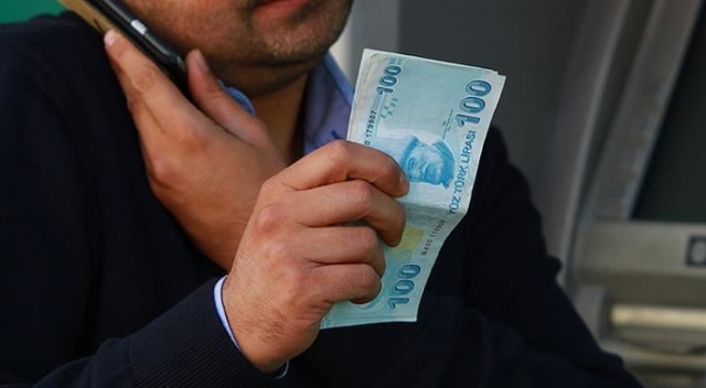 Polis, emeklinin 20 bin lira dolandırılmasını önledi Polis, emeklinin 20 bin lira dolandırılmasını önledi