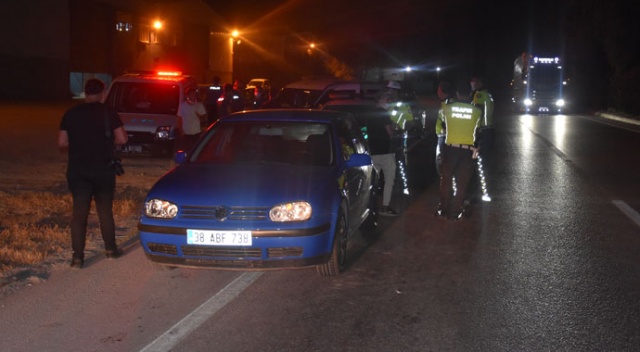 Polisin 'dur' ihtarına uymayan sürücü gözaltına alındı Polisin 'dur' ihtarına uymayan sürücü gözaltına alındı