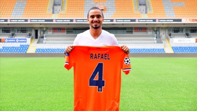 Rafael, Medipol Başakşehir'de olmaktan mutlu Rafael, Medipol Başakşehir'de olmaktan mutlu