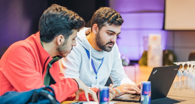 Red Bull Basement'ın geçen yılki kazananı Smarttle başarı öyküsünü anlattı Red Bull Basement'ın geçen yılki kazananı Smarttle başarı öyküsünü anlattı